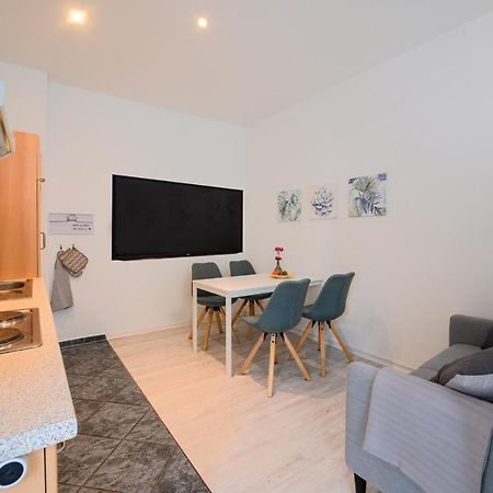 Großzügige Wohnung, TOP-Lage auf dem Werder, max 4 Personen Magdeburg Exterior foto